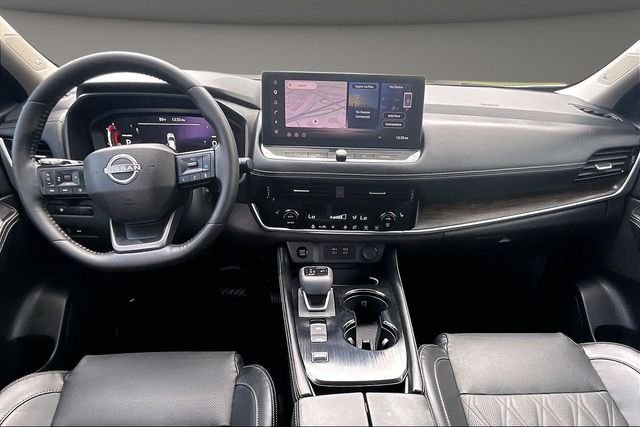 Used 2025 White Nissan Platinum image 14