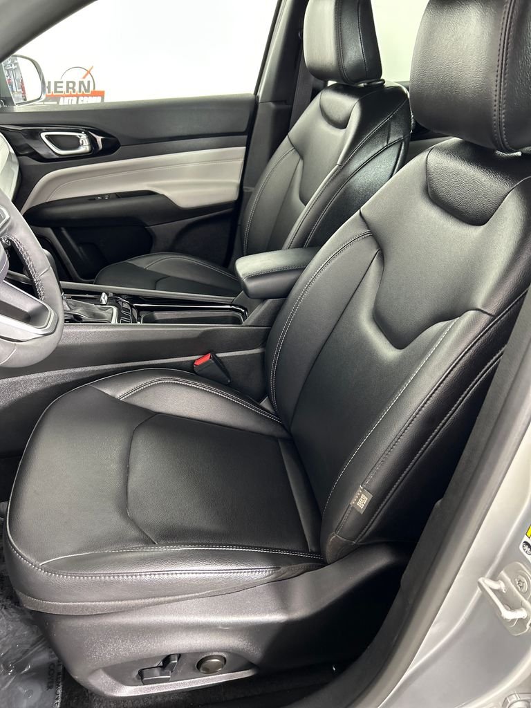 Used 2025 Silver Jeep Limited image 12