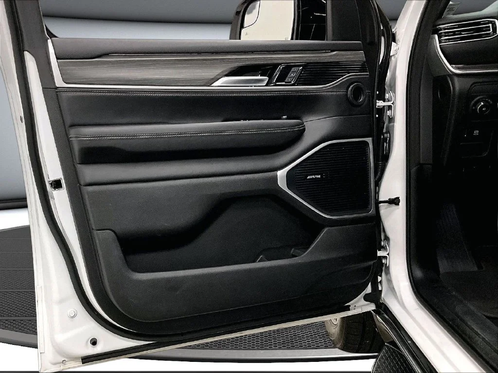 Used 2024 White Jeep Series II image 20