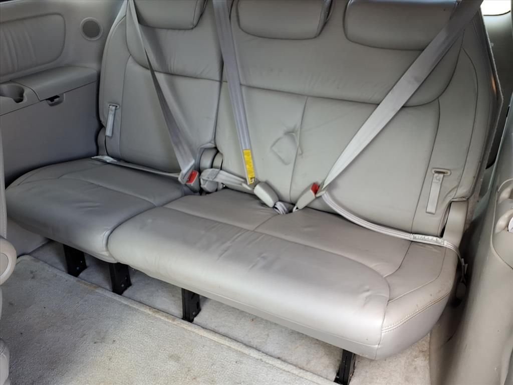 Used 2004 Green Toyota XLE image 17
