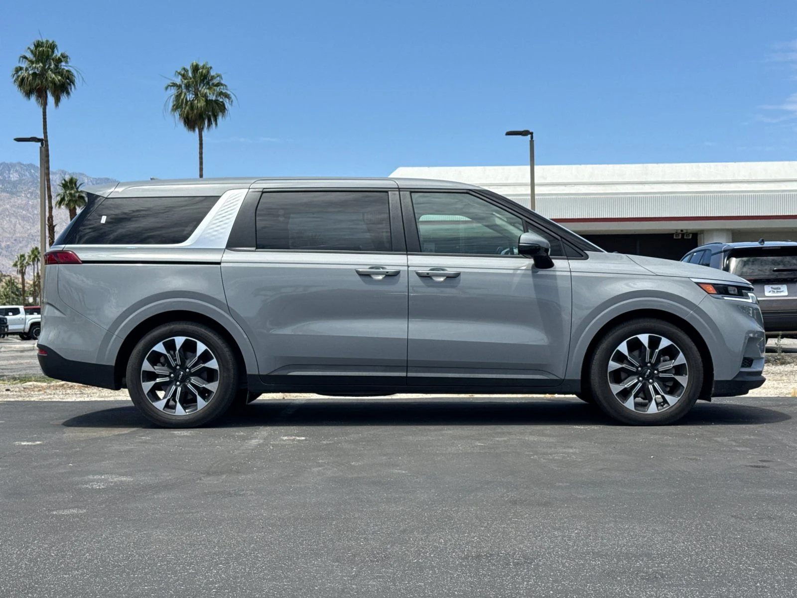 KNDNC5H32R6373768