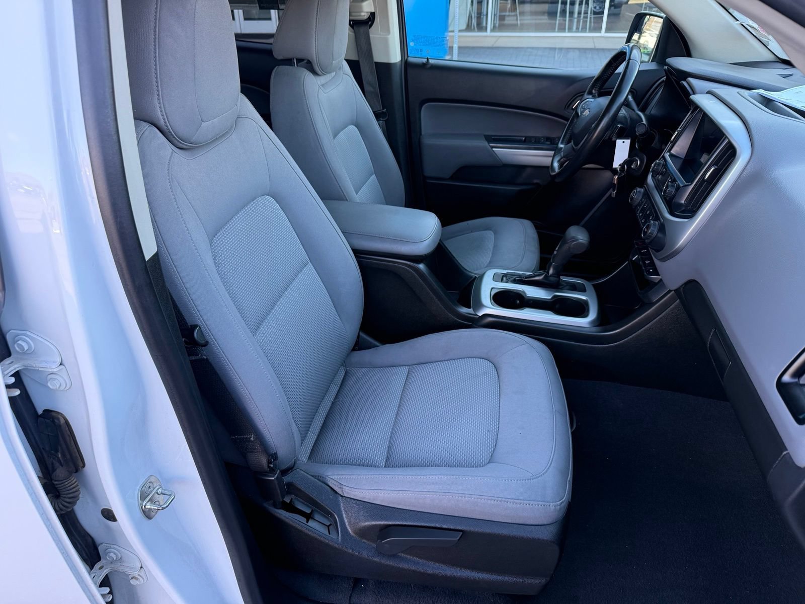 Used 2020 SUMMIT WHITE Chevrolet 4WD LT image 28