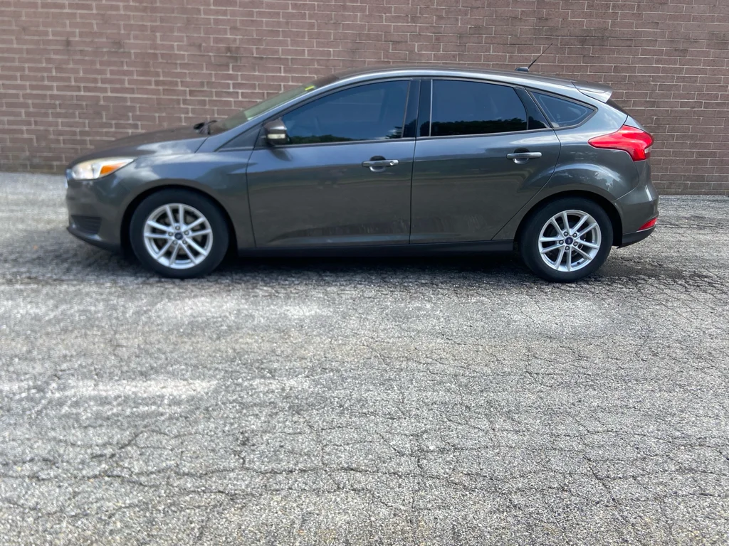 Used 2017 Magnetic Metallic Ford SE image 2