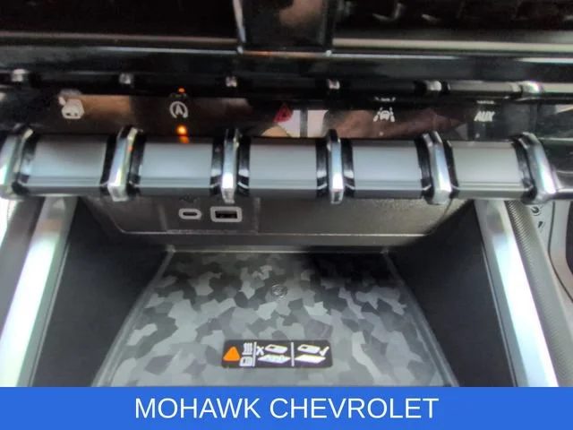 Used 2023 Black Chevrolet Z71 image 36