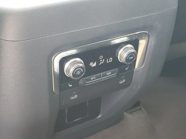 Used 2022 WHITE FROST TRICOAT GMC Denali image 30