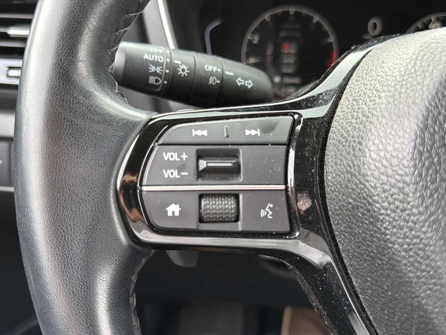 Used 2025 Crystal Black Pearl Honda EX-L image 20