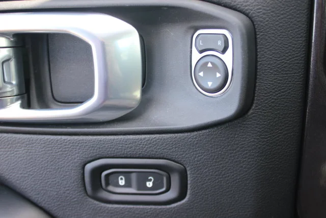 Used 2025 Gray Jeep Sahara image 18