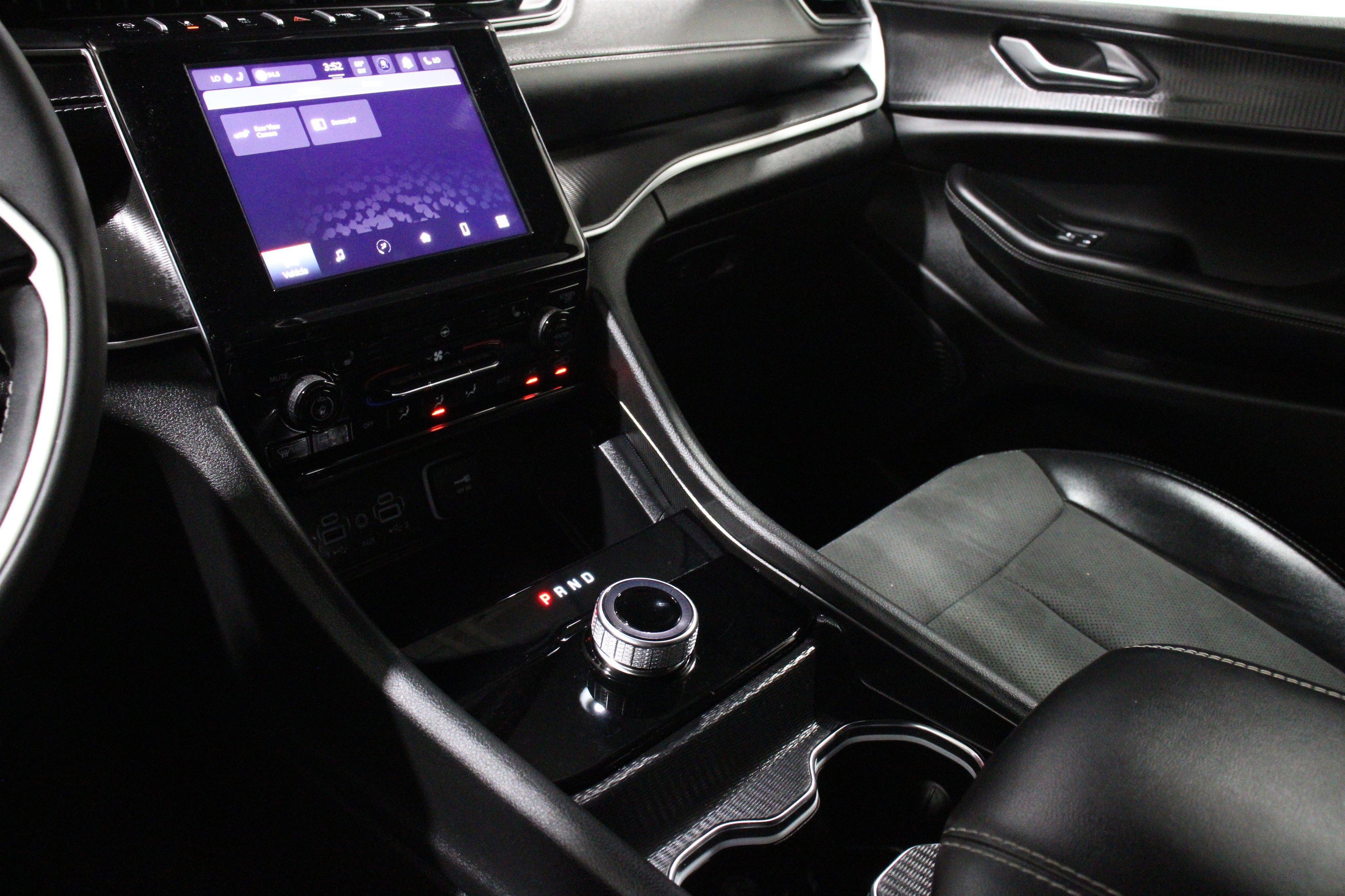 Used 2025 Silver Zynith Jeep Altitude image 21