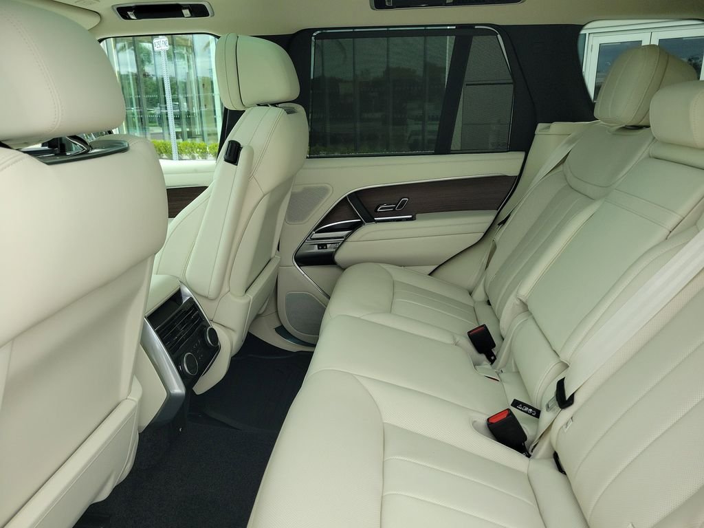 New 2026 Ostuni Pearl White Land Rover SE image 16