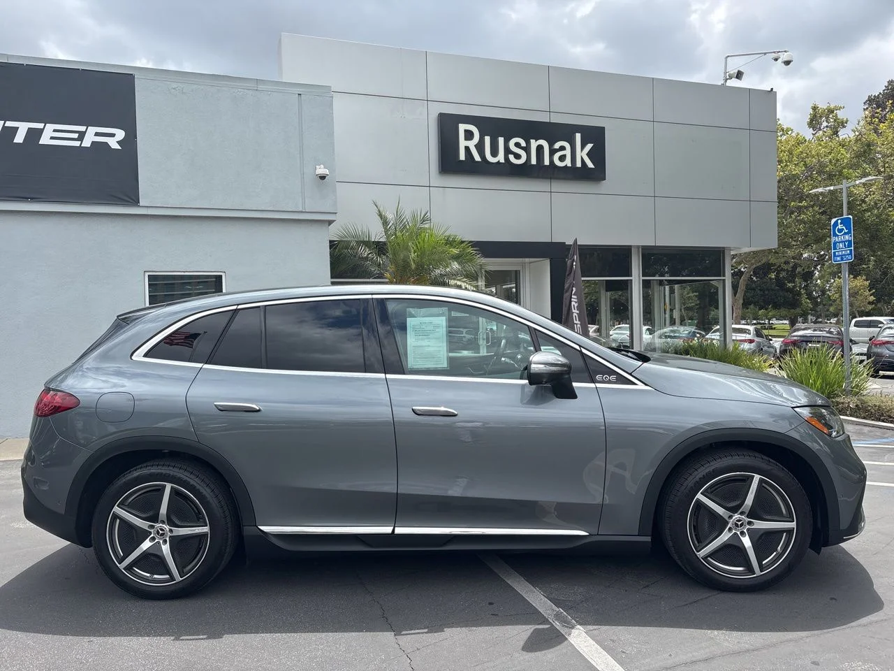 2023 Mercedes-Benz EQE SUV EQE 350's photo
