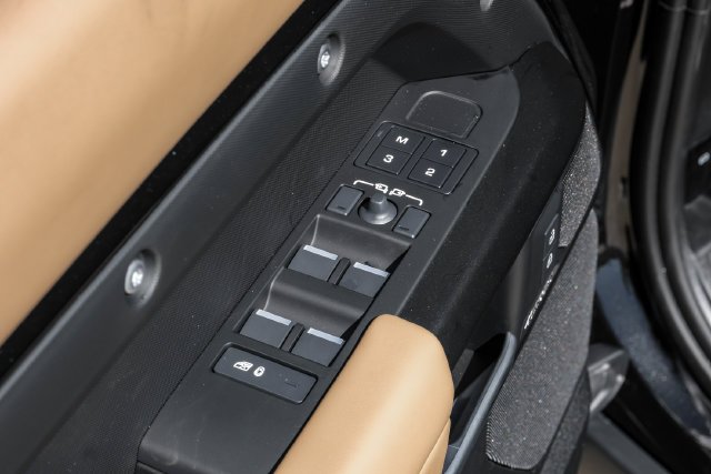 New 2026 Santorini Black Land Rover X image 38