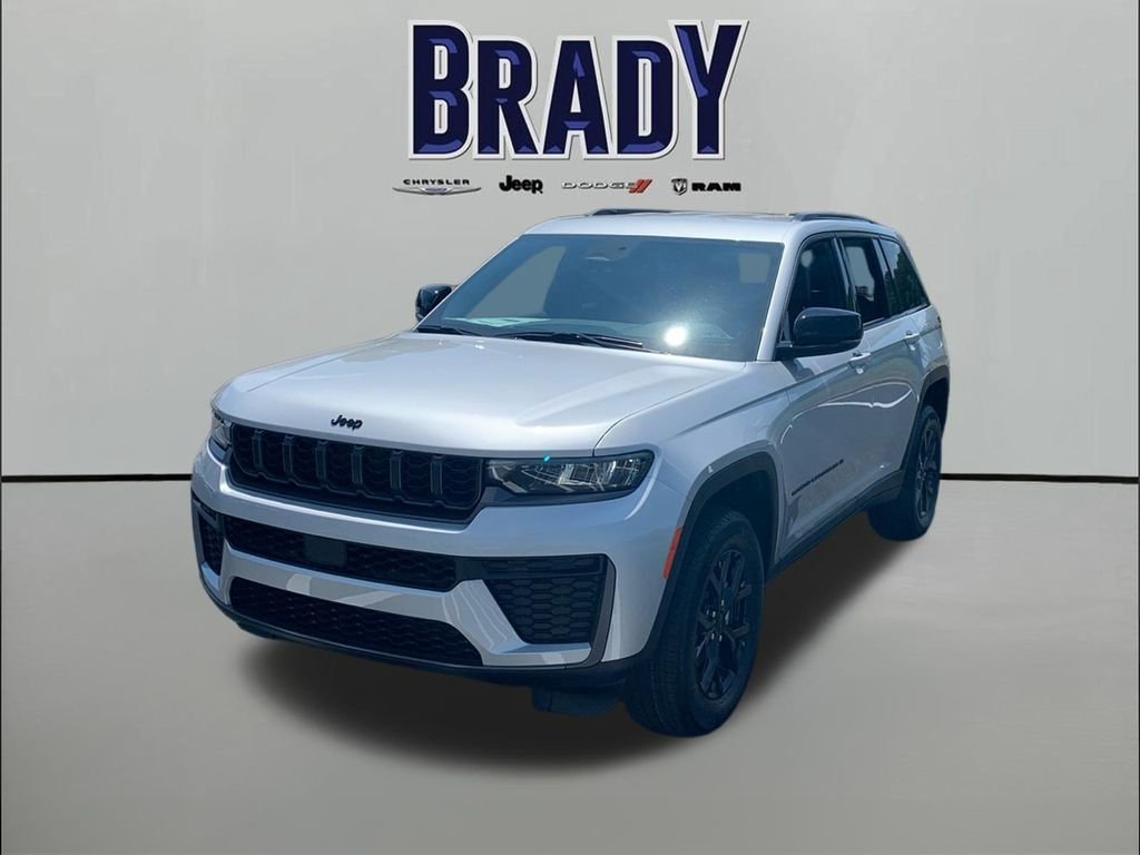 New 2026 Silver Zynith Exterior Paint Jeep Laredo Altitude image 3