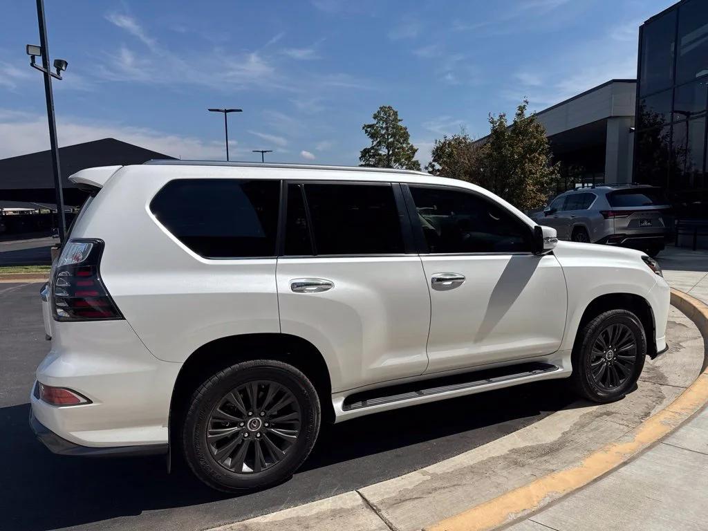 Certified Used 2023 White Pearl Lexus 460 image 4