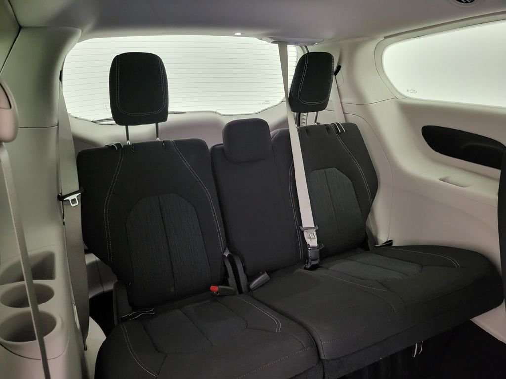 Used 2024 White Chrysler LX image 38