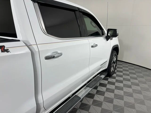 Used 2024 White GMC SLT image 9