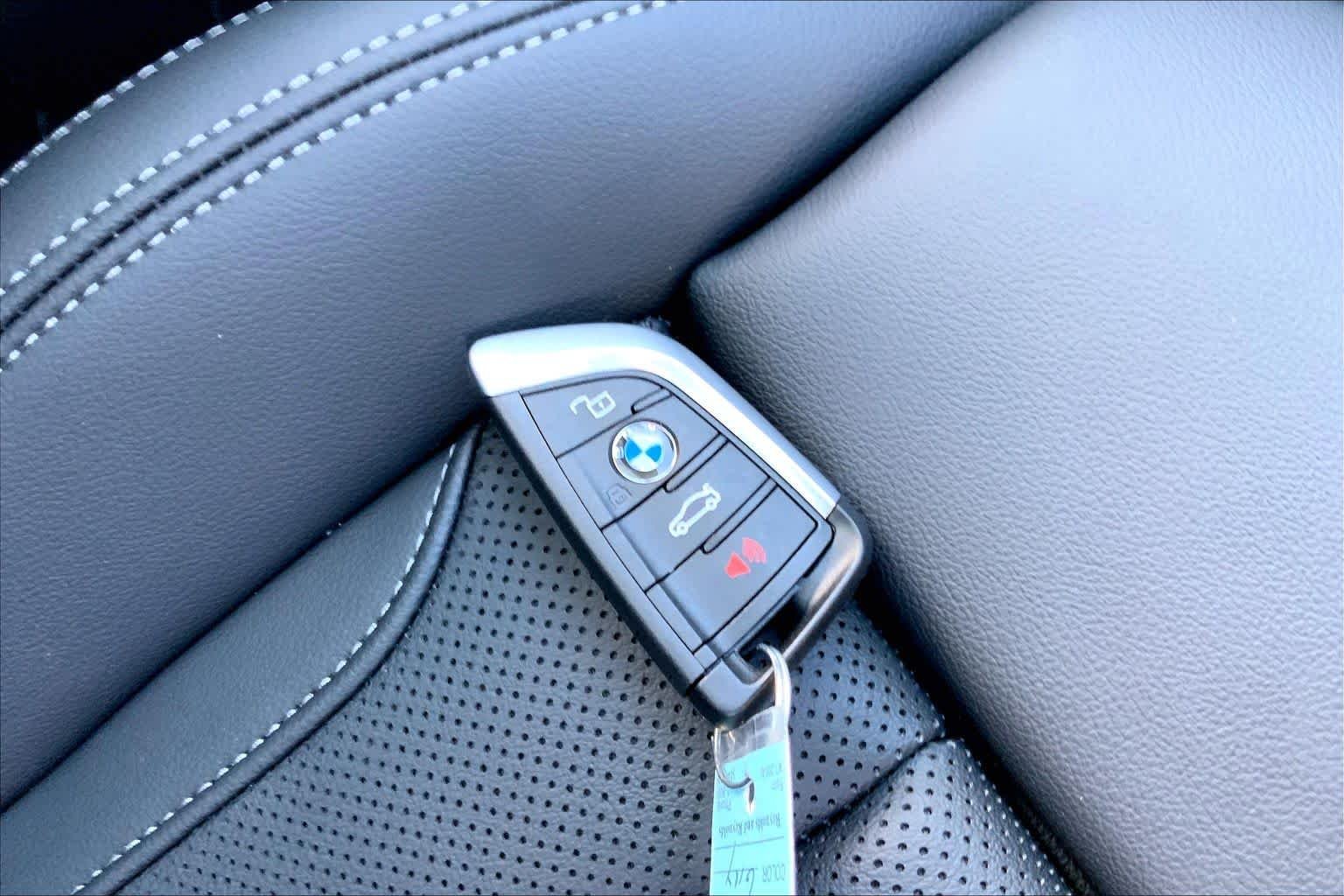 Used 2025 Skyscraper Grey Metallic BMW 330i image 14