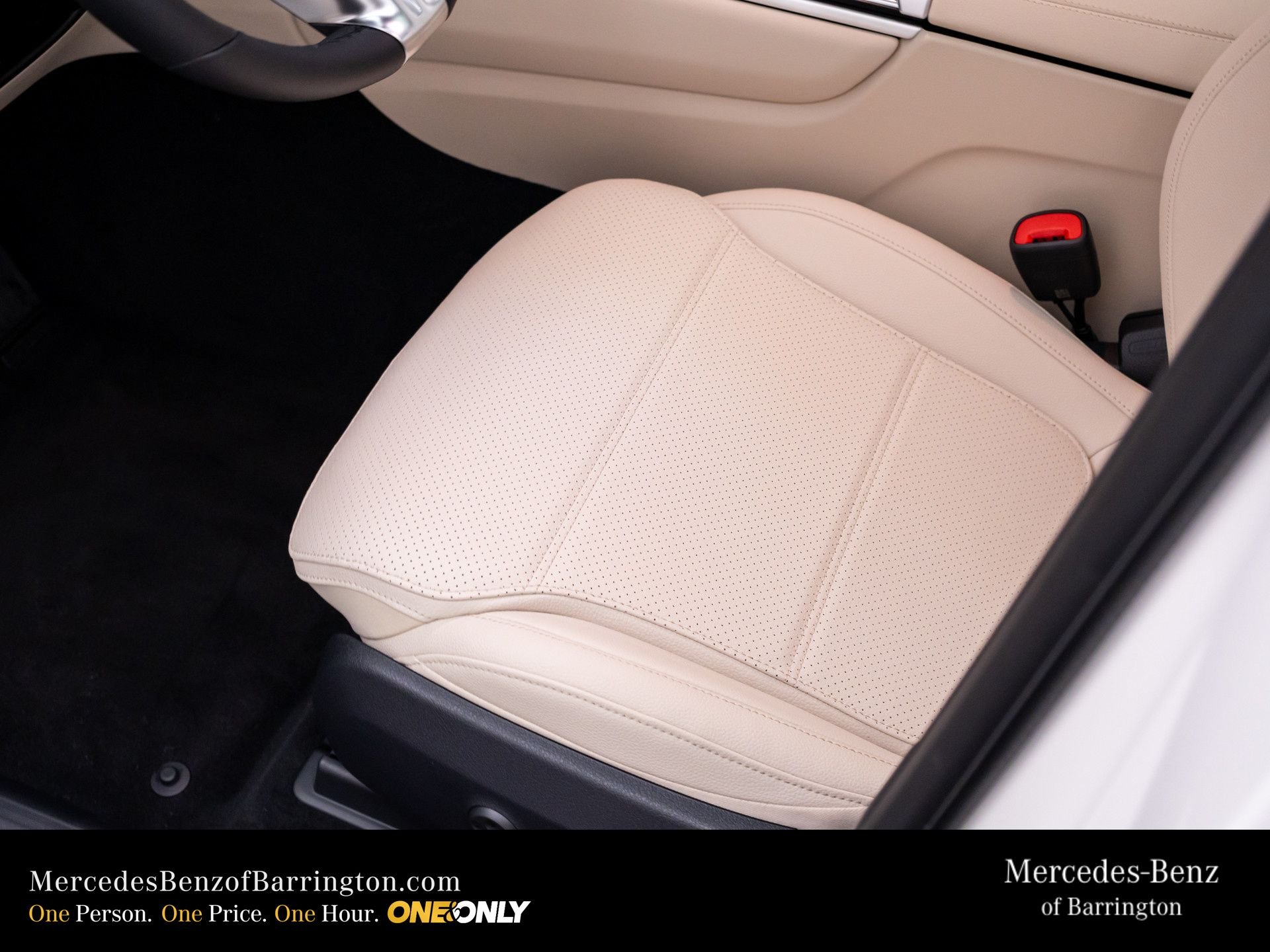 New 2026 Polar White Mercedes-Benz GLC 300 image 17
