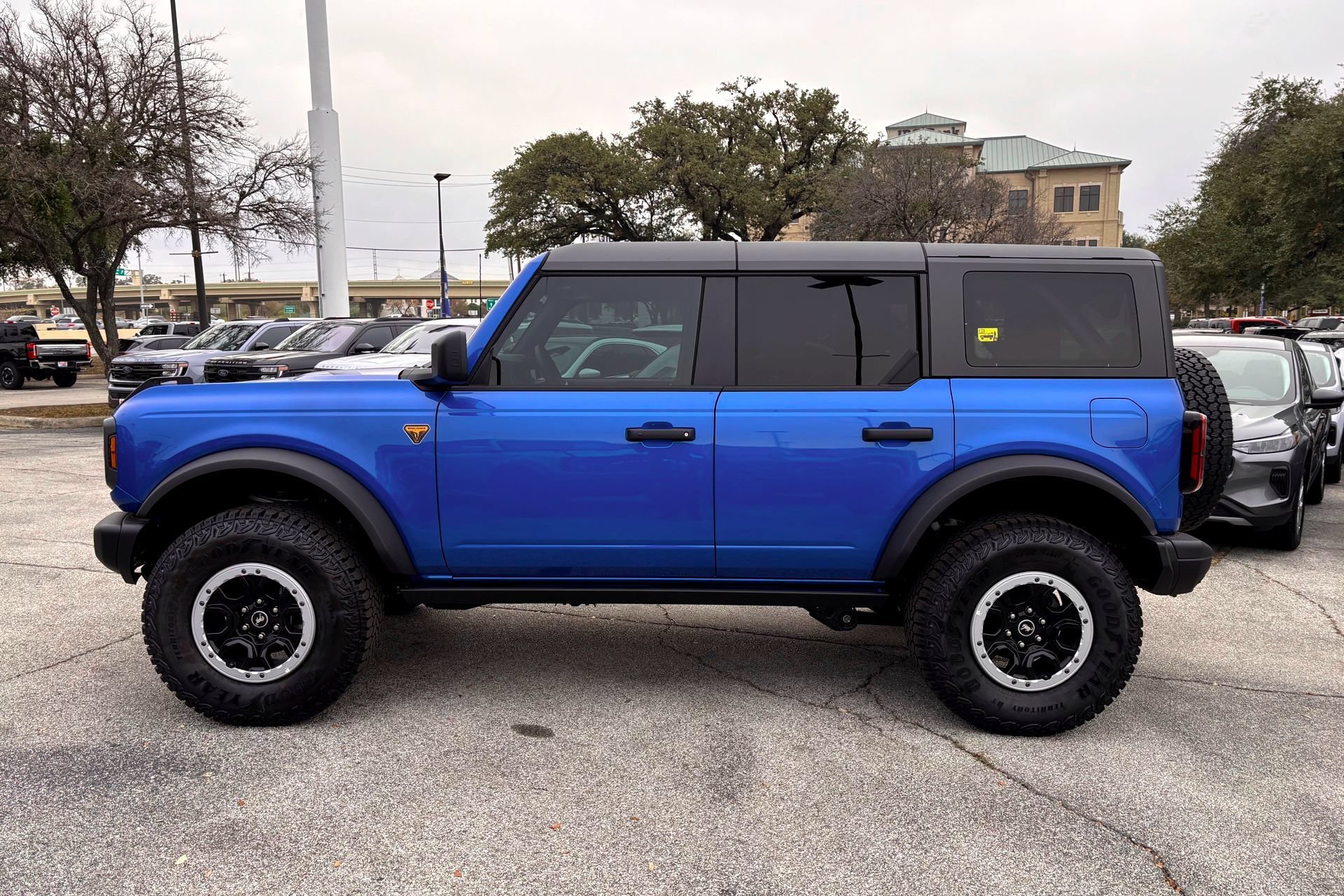 New 2025 Velocity Blue Metallic Ford Badlands image 4