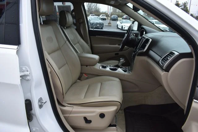 Used 2016 White Jeep Overland image 22