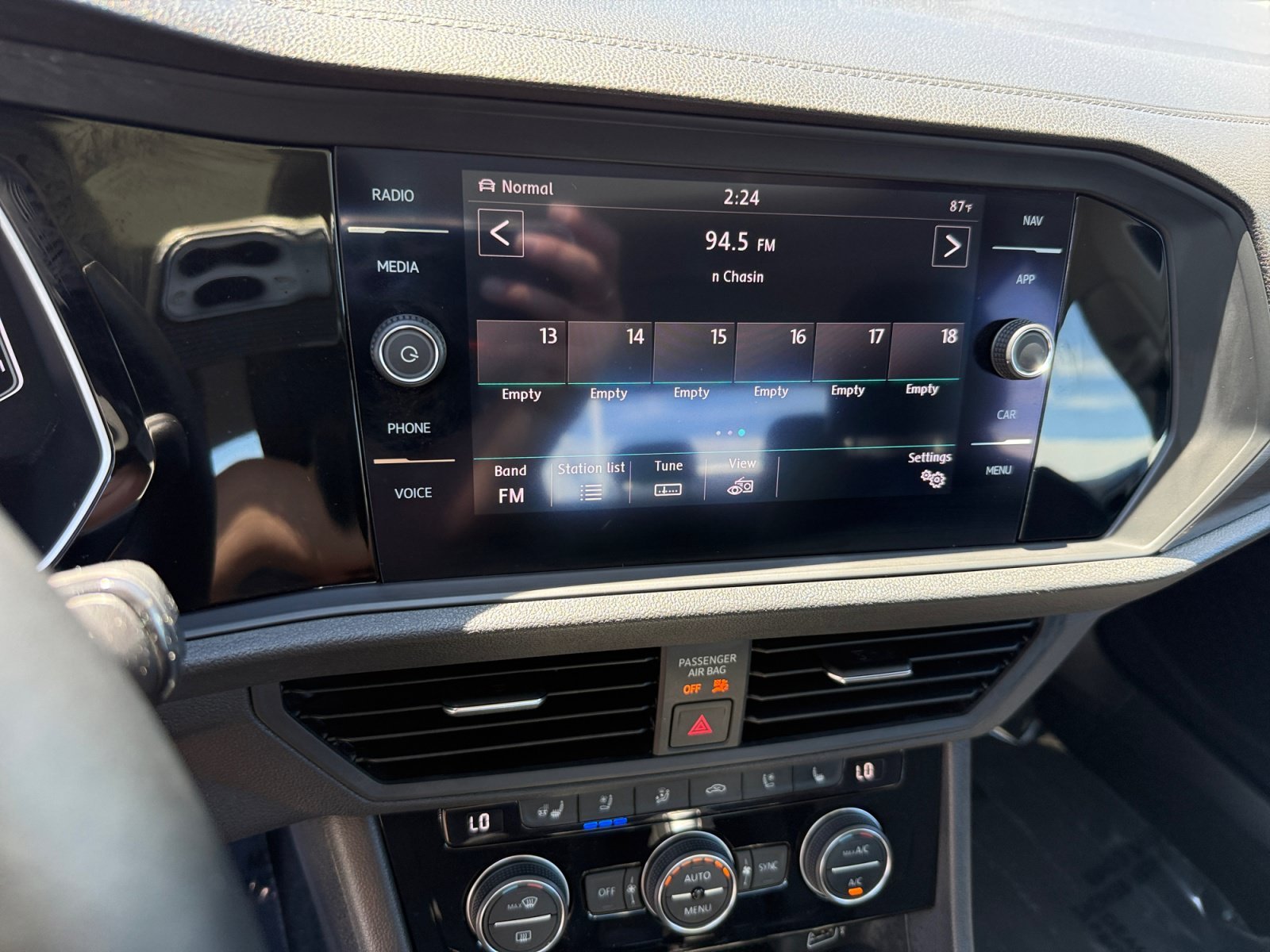 Used 2019 Deep Black Volkswagen SEL Premium image 12