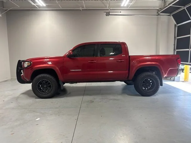 Used 2019 Red Toyota SR5 image 10