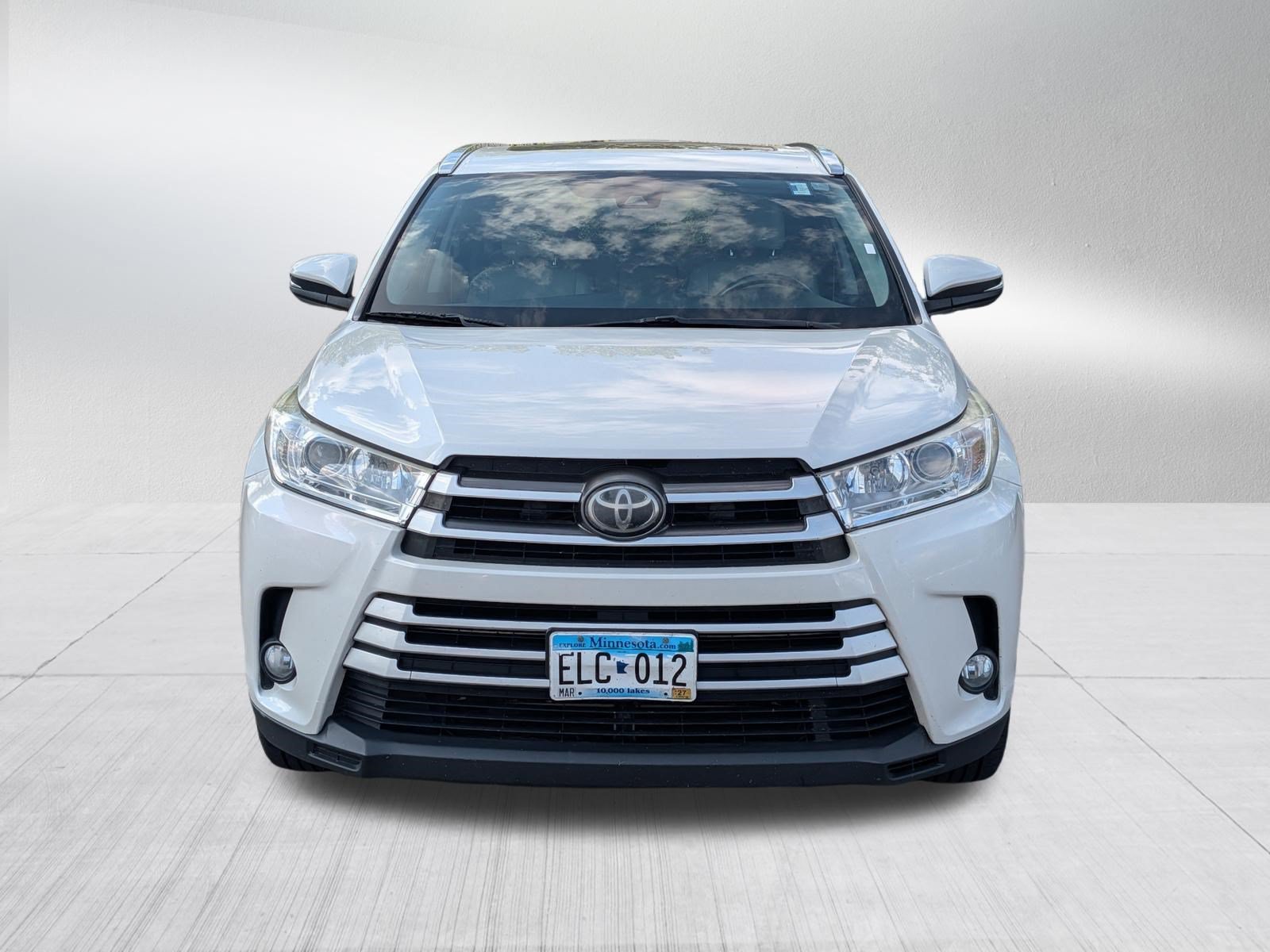 Used 2017 Blizzard Pearl Toyota SE image 2