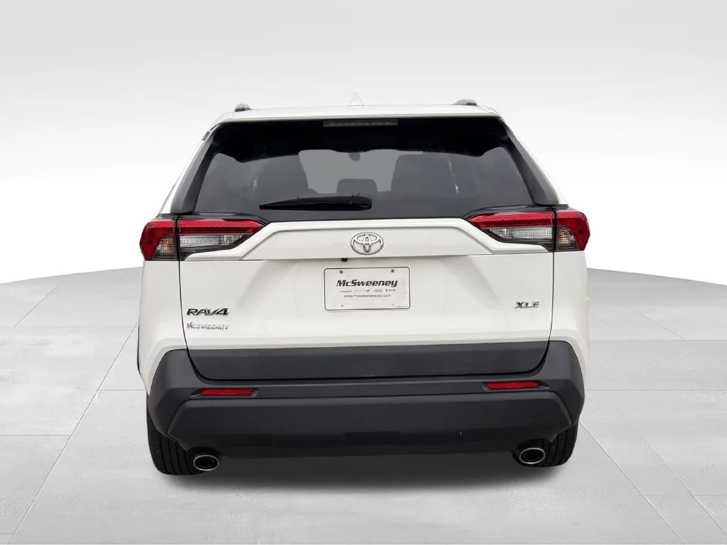 Used 2020 White Toyota XLE image 26