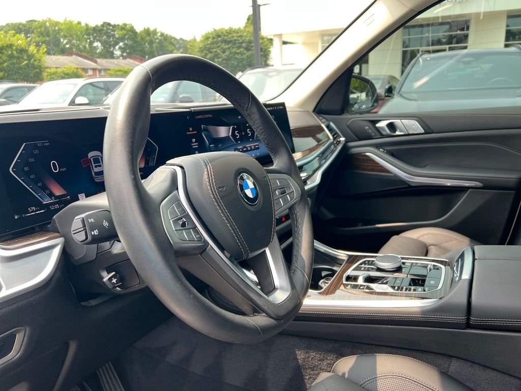 Used 2026 White BMW xDrive40i image 17