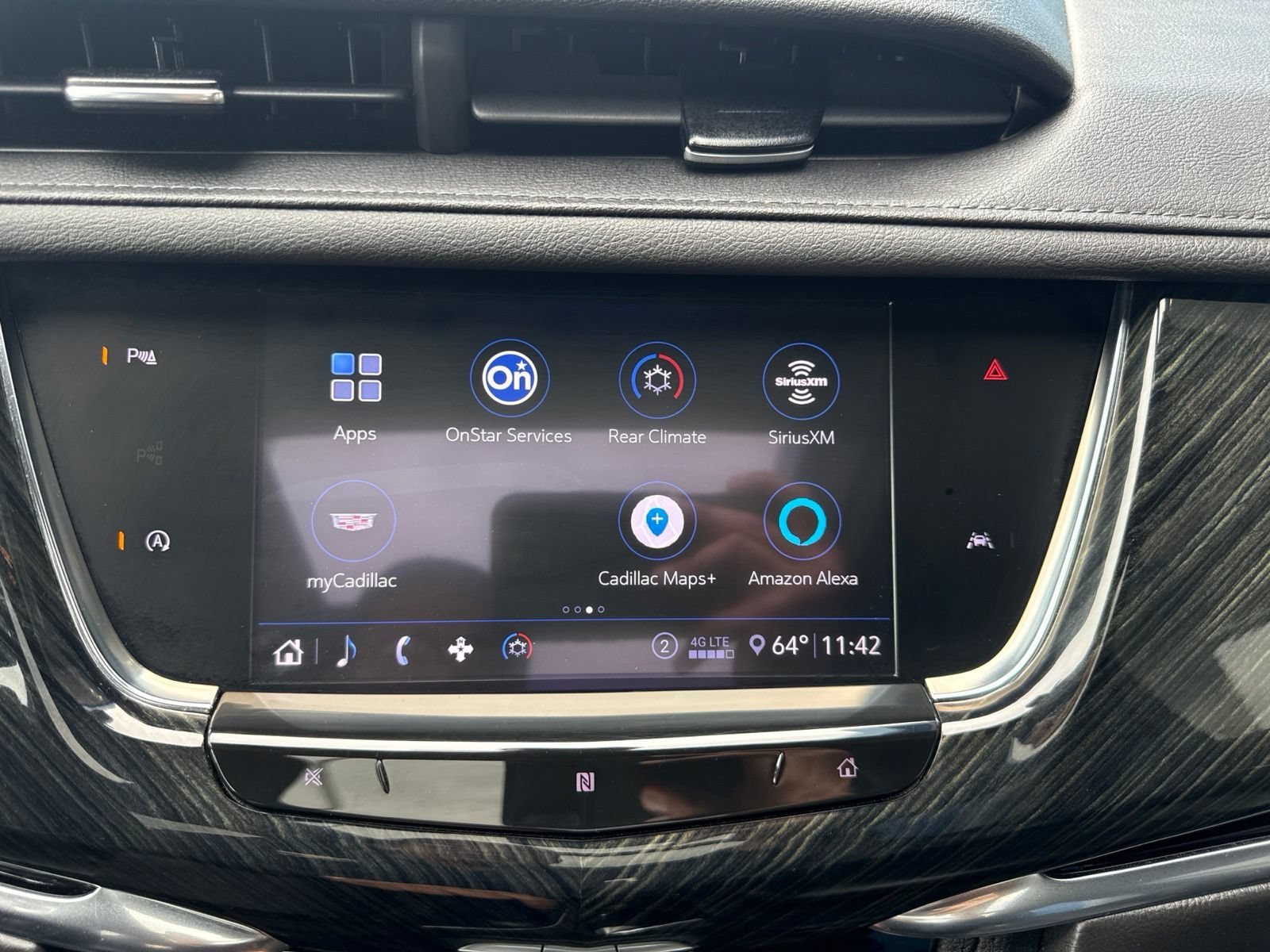 Used 2020 CRYSTAL WHITE TRICOAT Cadillac AWD Premium Luxury image 28