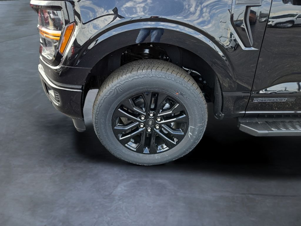 New 2026 Agate Black Metallic Ford XLT image 9