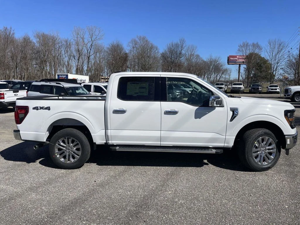 New 2026 Oxford White Ford XLT image 2