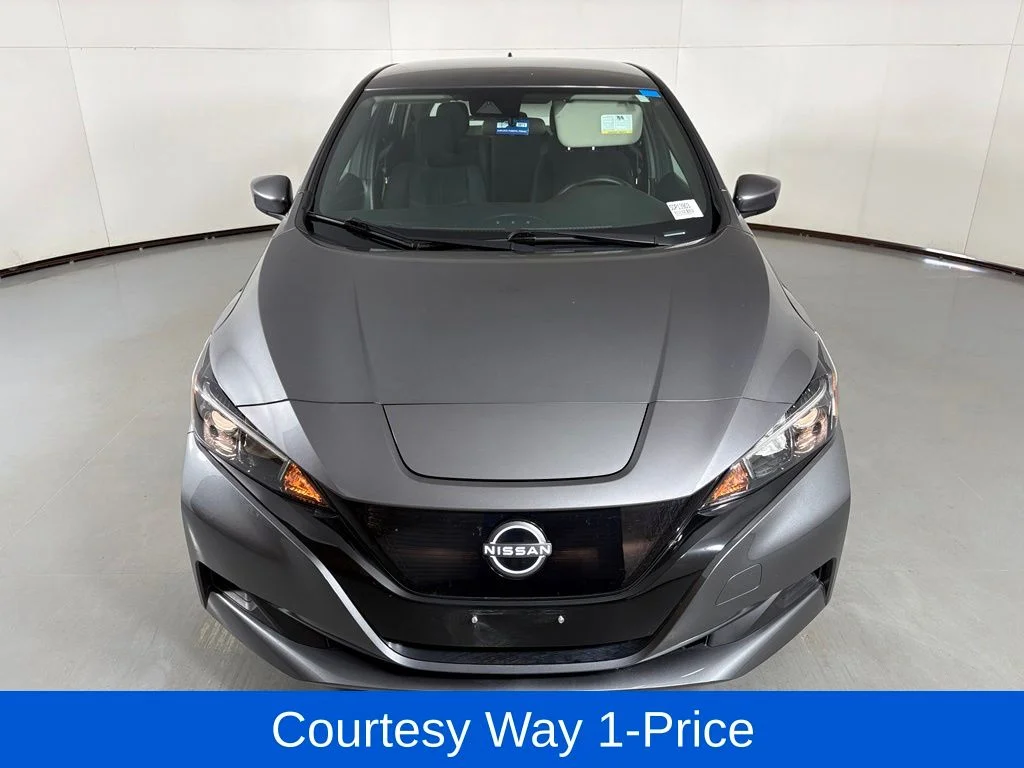 Used 2025 Gray Nissan S image 4