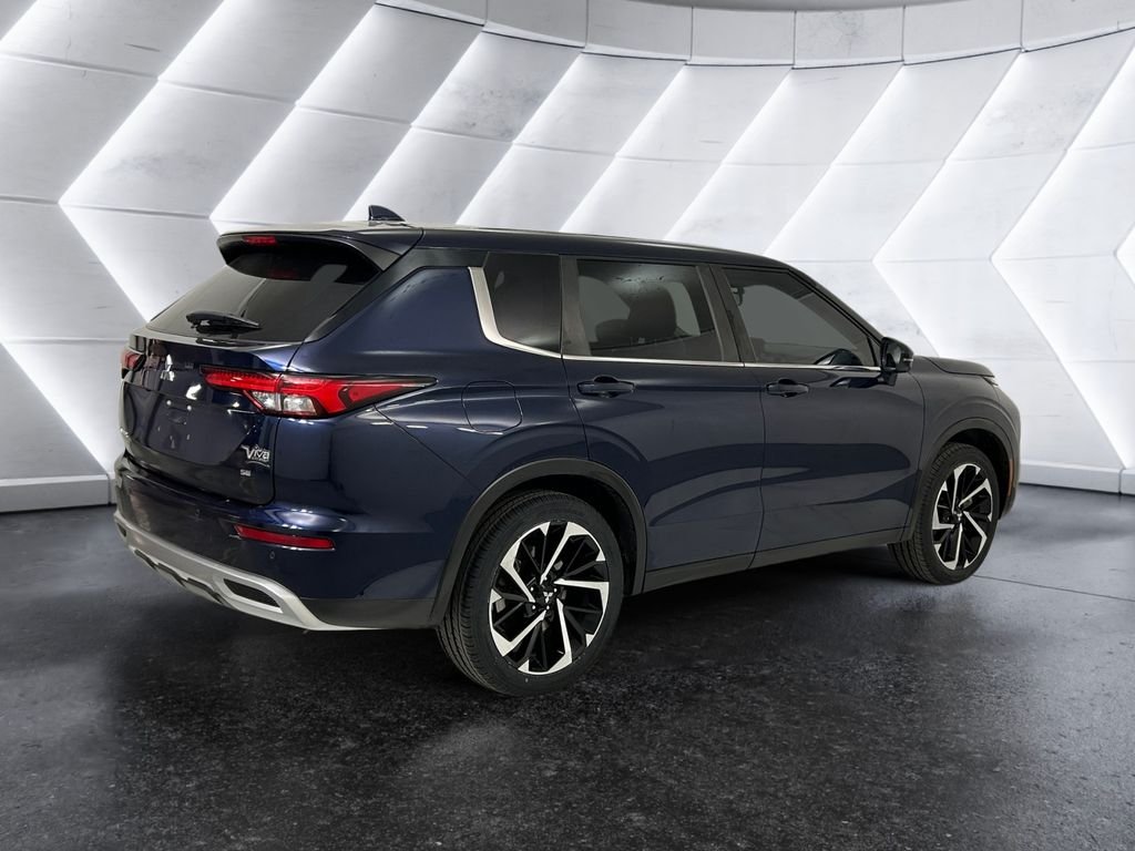 Used 2024 Blue Mitsubishi SE image 4