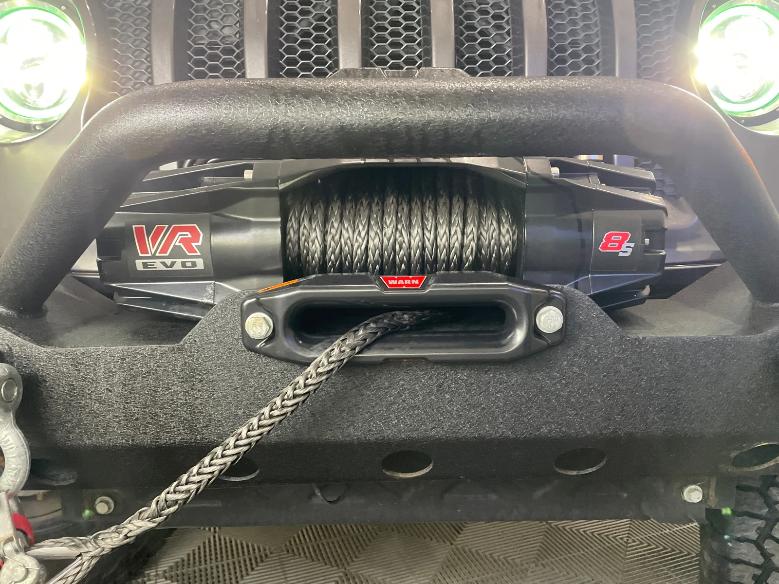 Used 2018 Granite Crystal Metallic Clearcoat Jeep Sport S image 27