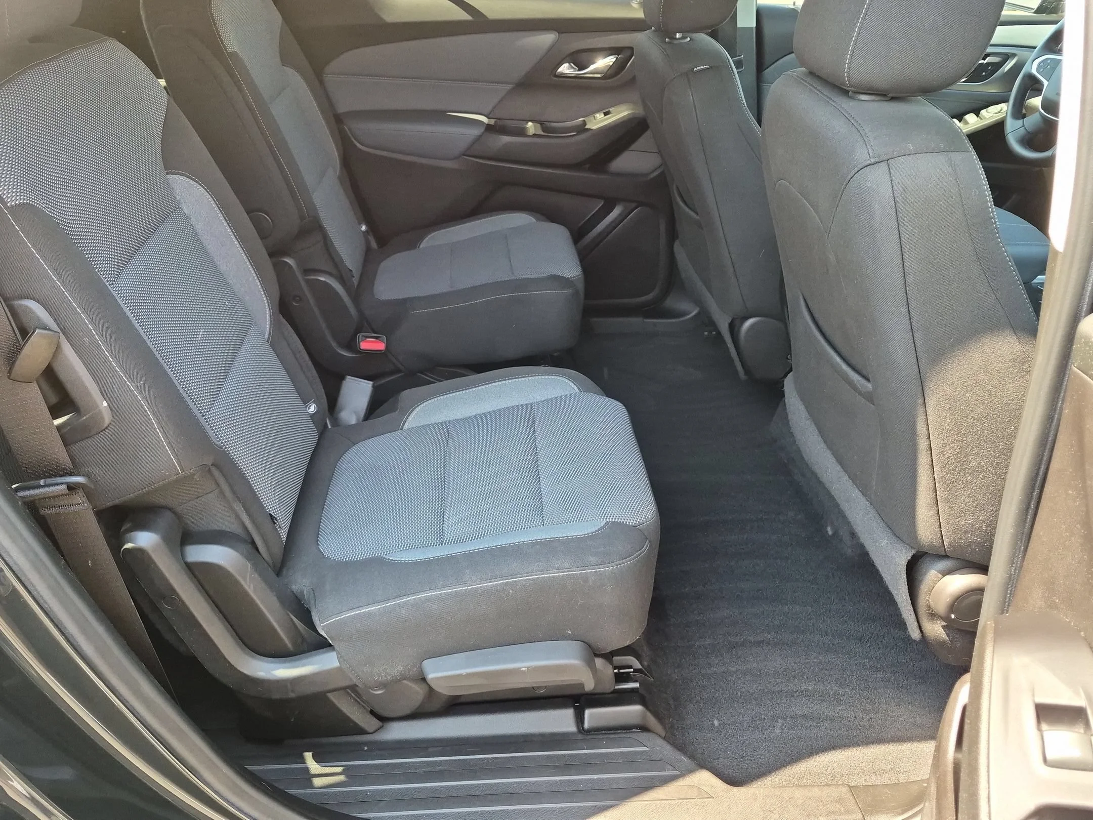 Used 2019 Graphite Metallic Chevrolet LT Cloth image 25