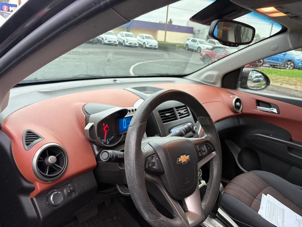 Used 2013 Mocha Bronze Metallic Chevrolet LT image 8