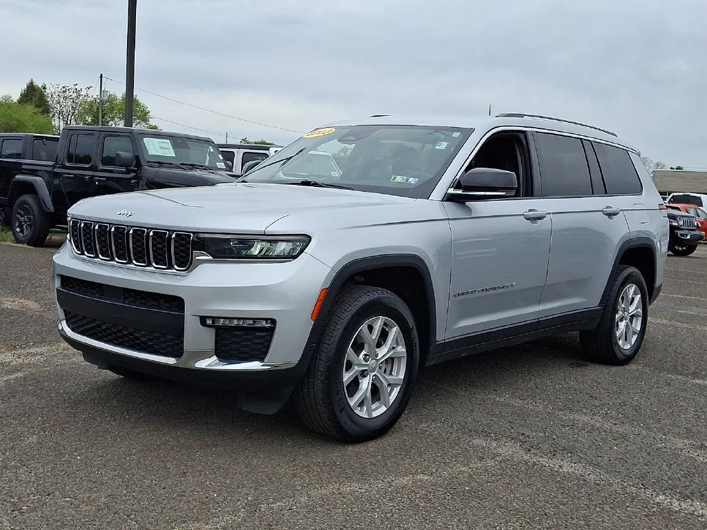Used 2023 Silver Zynith Jeep Limited image 6