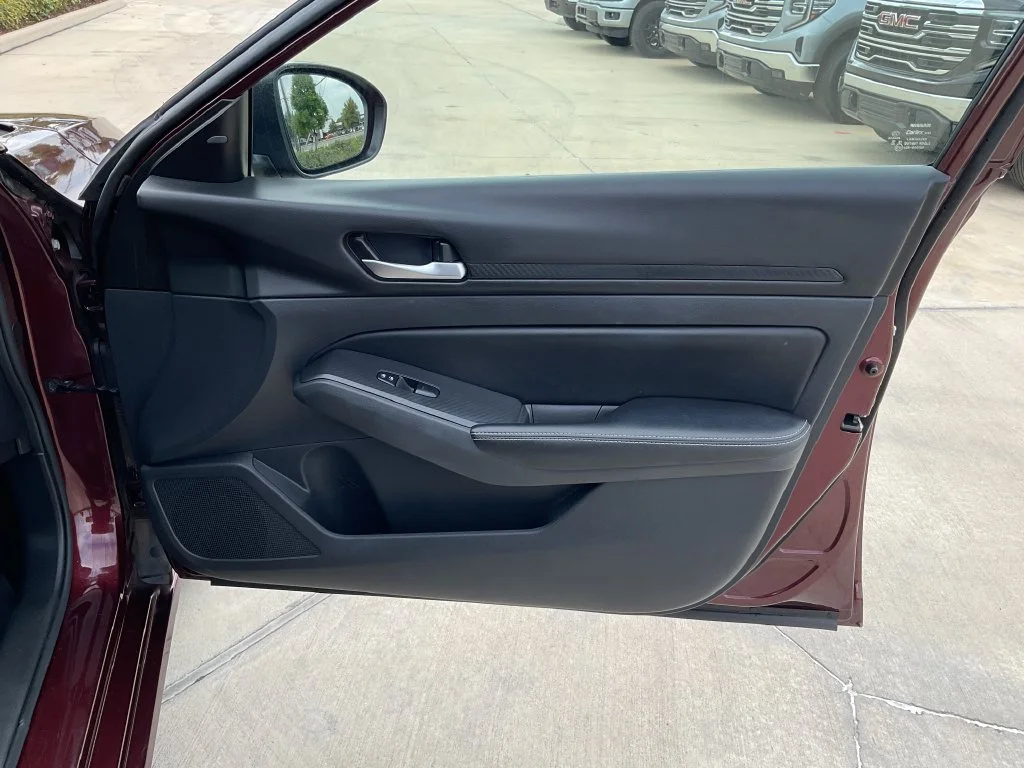 Used 2024 Red Nissan 2.5 SV image 16