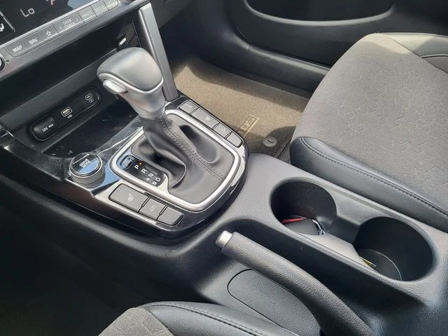 Used 2024 White Kia S image 19