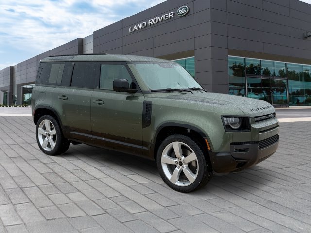 New 2026 Woolstone Green Land Rover X-Dynamic SE image 7