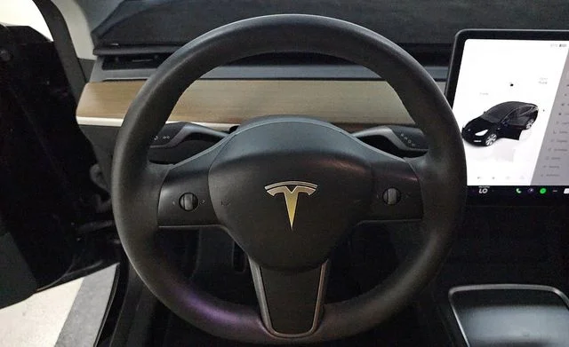 Used 2022  Tesla Long Range image 13