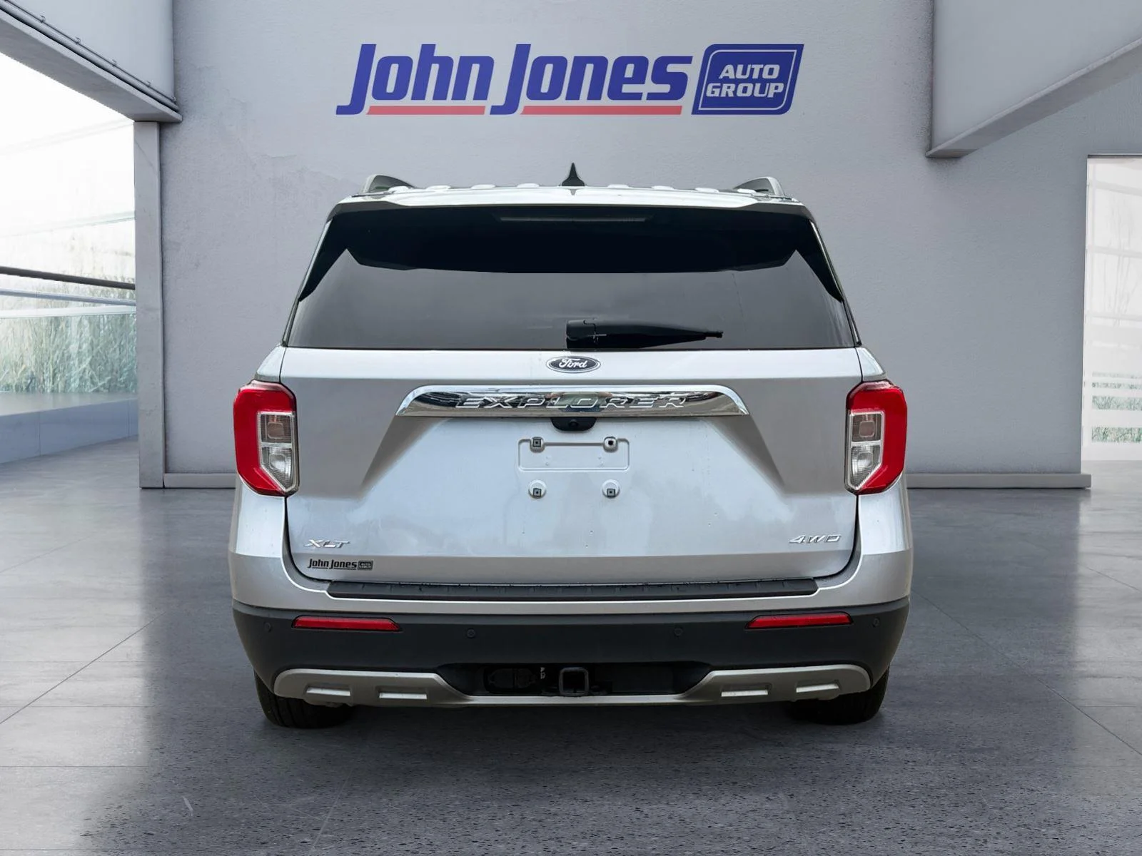 Used 2023 Iconic Silver Ford XLT image 4