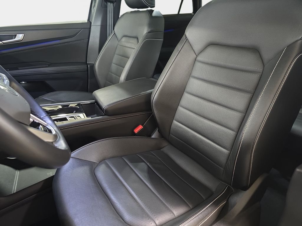 Used 2024  Volkswagen 2.0T SEL R-Line image 17