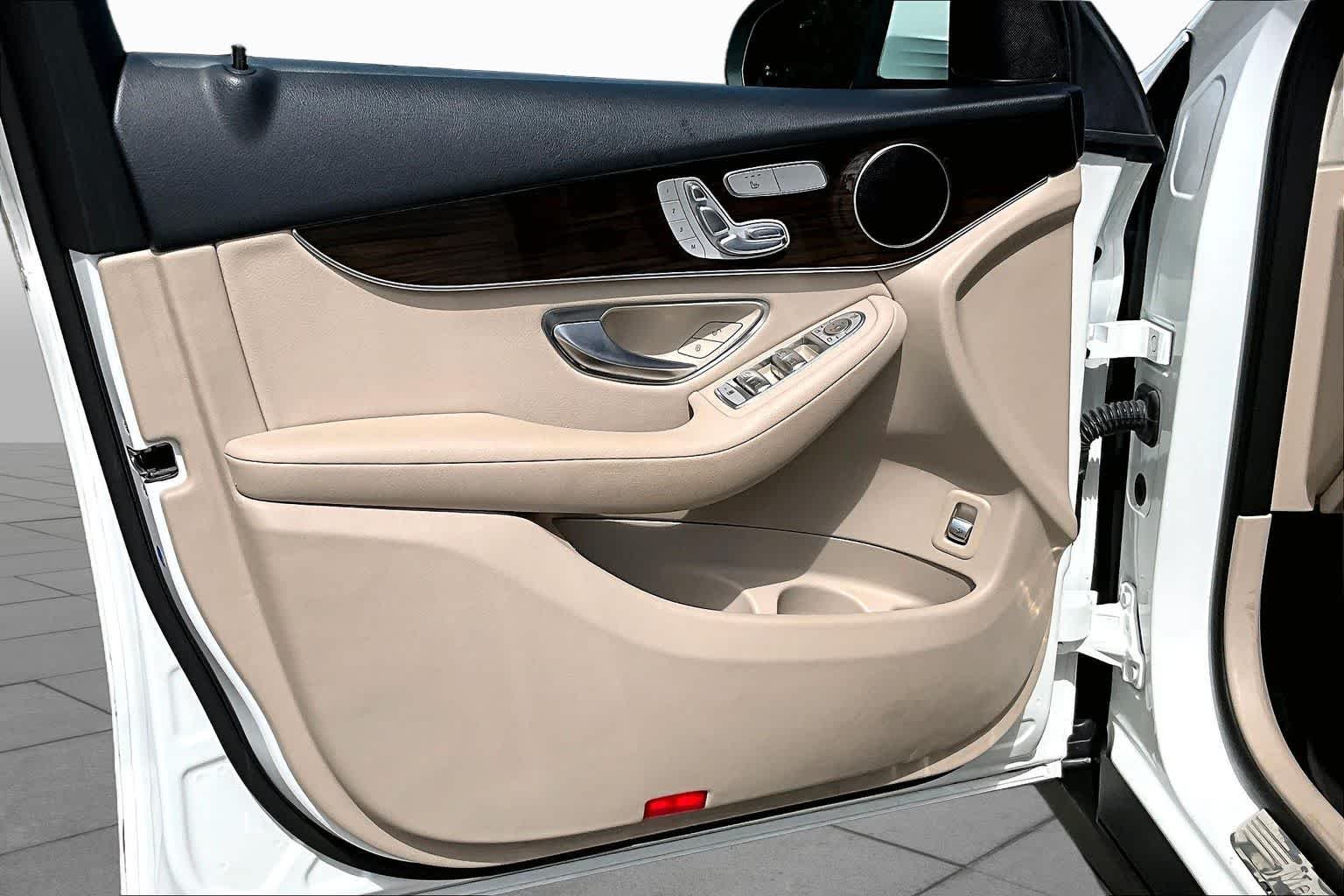 Used 2019 Polar White Mercedes-Benz GLC 300 image 26