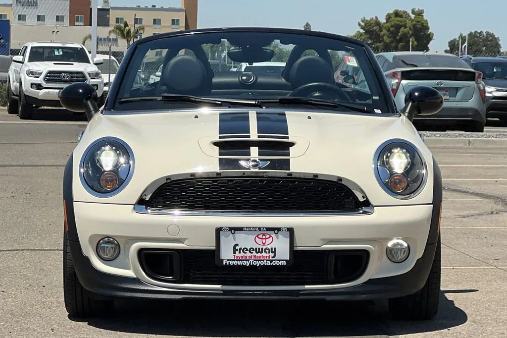 Used 2015 White MINI Base image 11