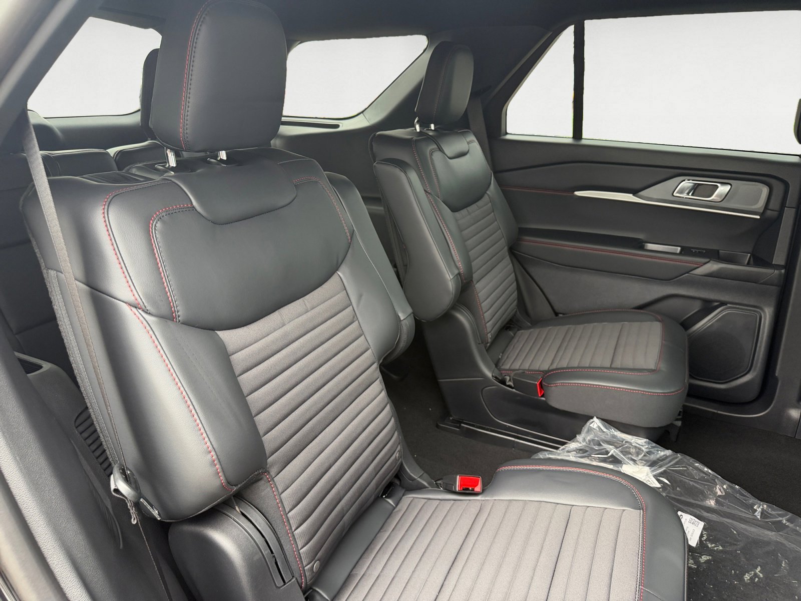 New 2026 Agate Black Metallic Ford ST-Line image 18