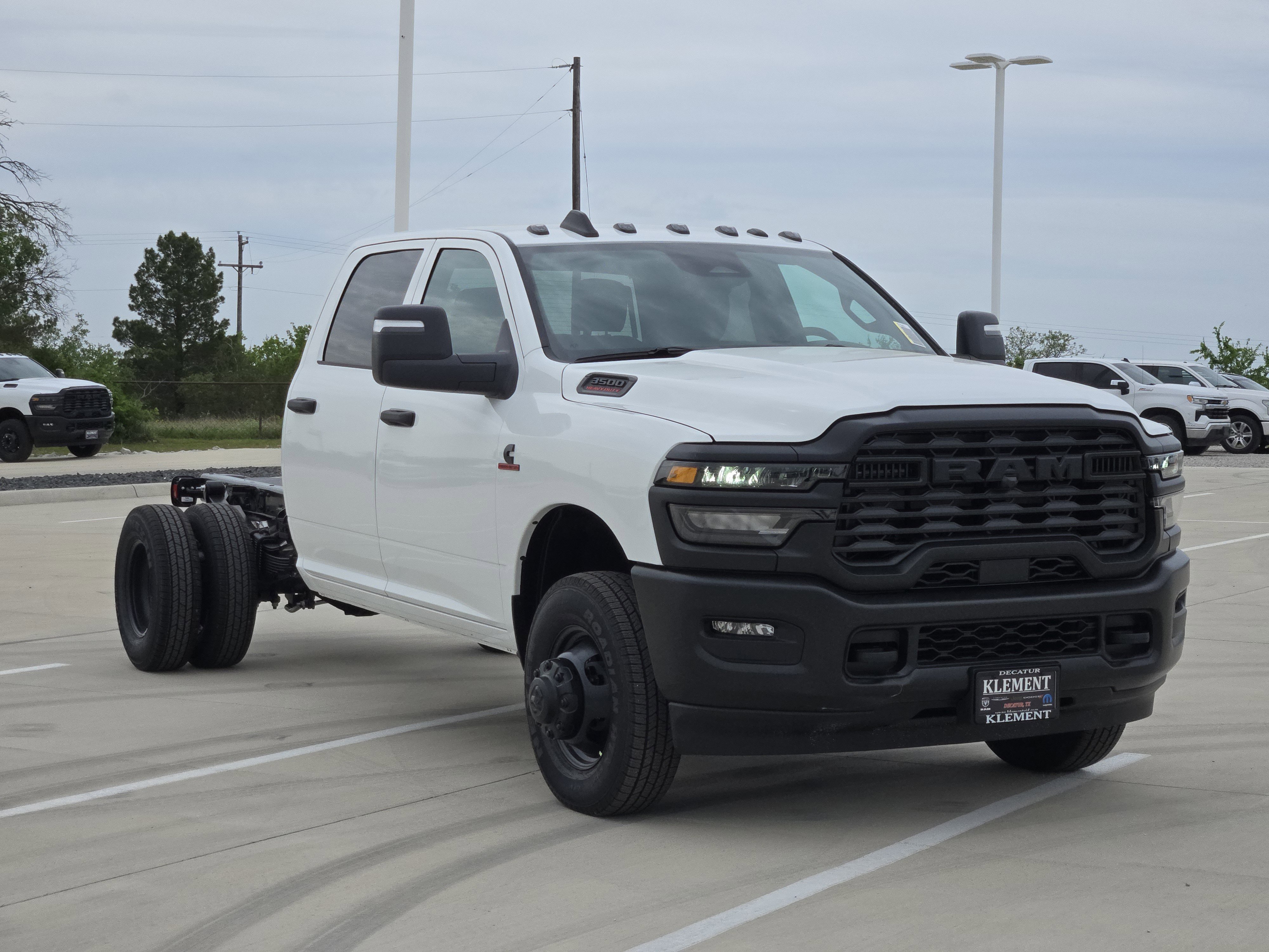 New 2026 Bright White Clear-Coat Exterior Paint RAM Tradesman image 2