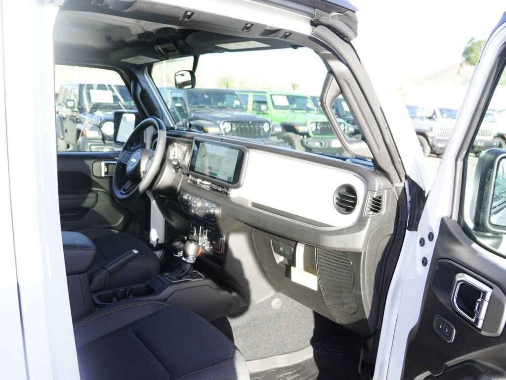 New 2026 Bright White Clear-Coat Exterior Paint Jeep Sport image 22