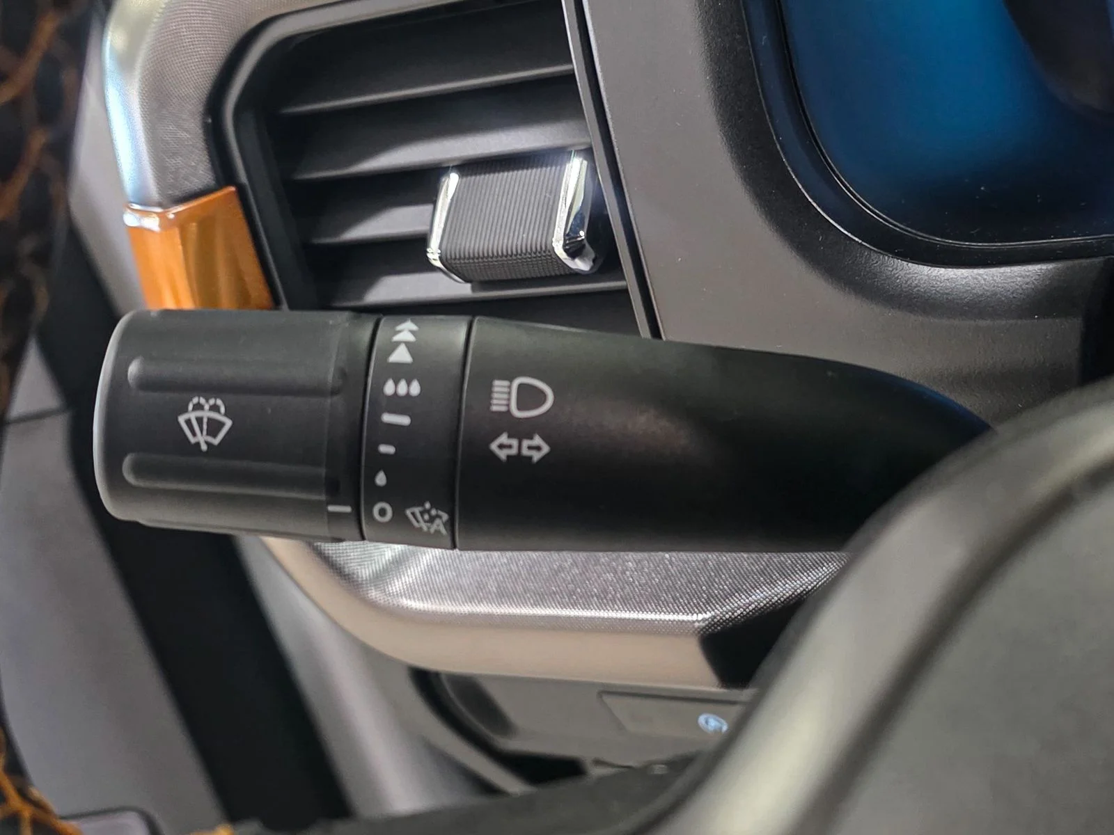 New 2025 Oxford White Ford Tremor® image 35
