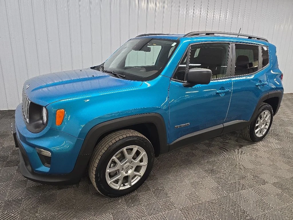 Used 2022 Teal Jeep Latitude image 6